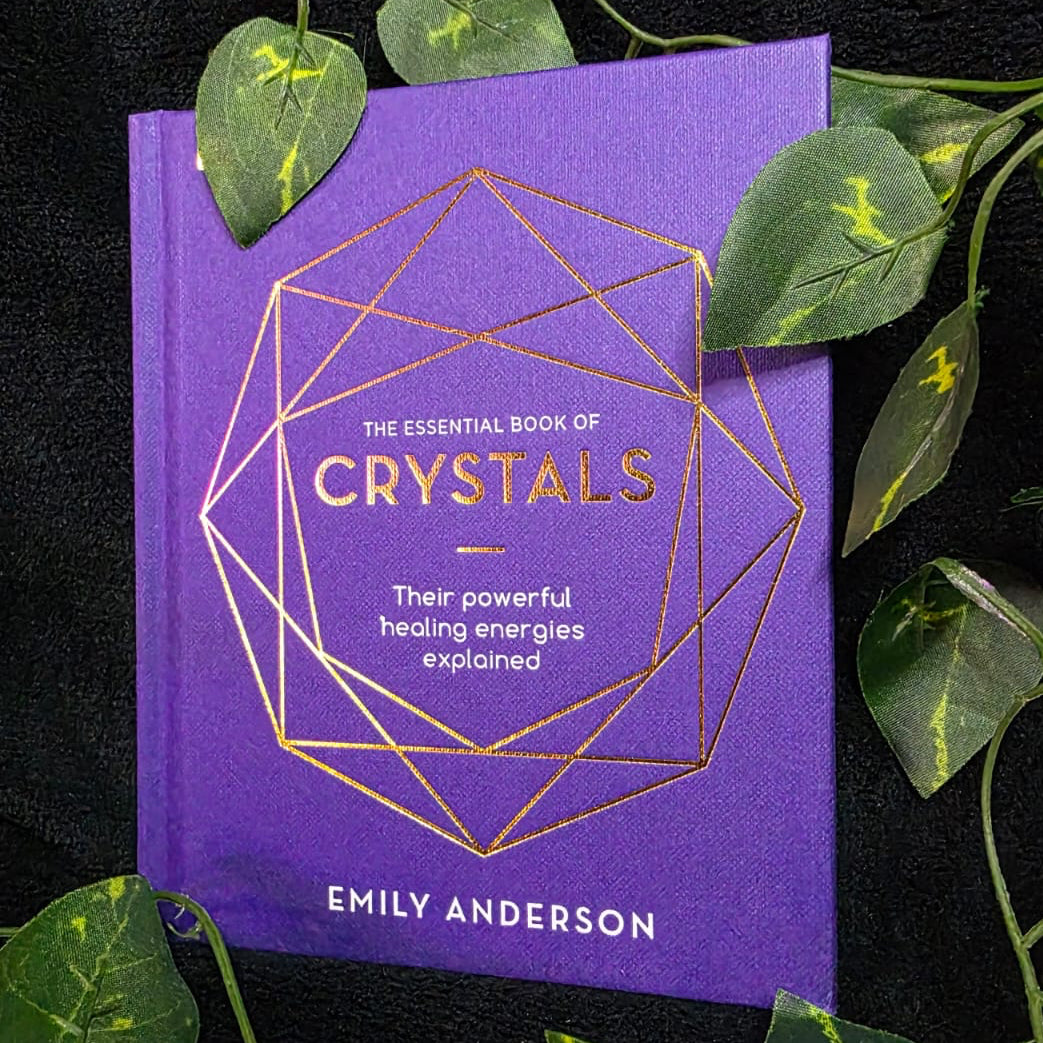The Essential Book of Crystals (Hardcover)